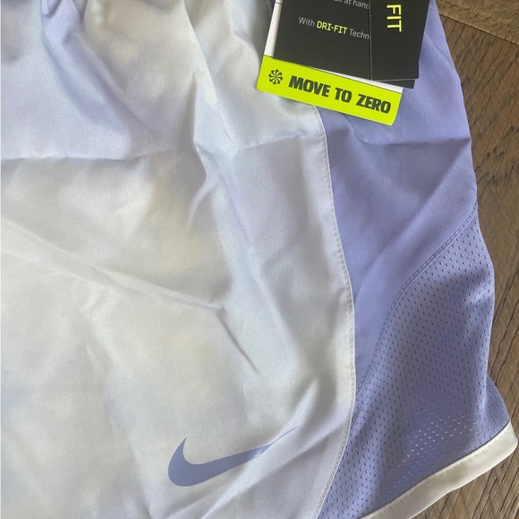 Nike Women’s Brief Lined Shorts - Picture 2 of 3